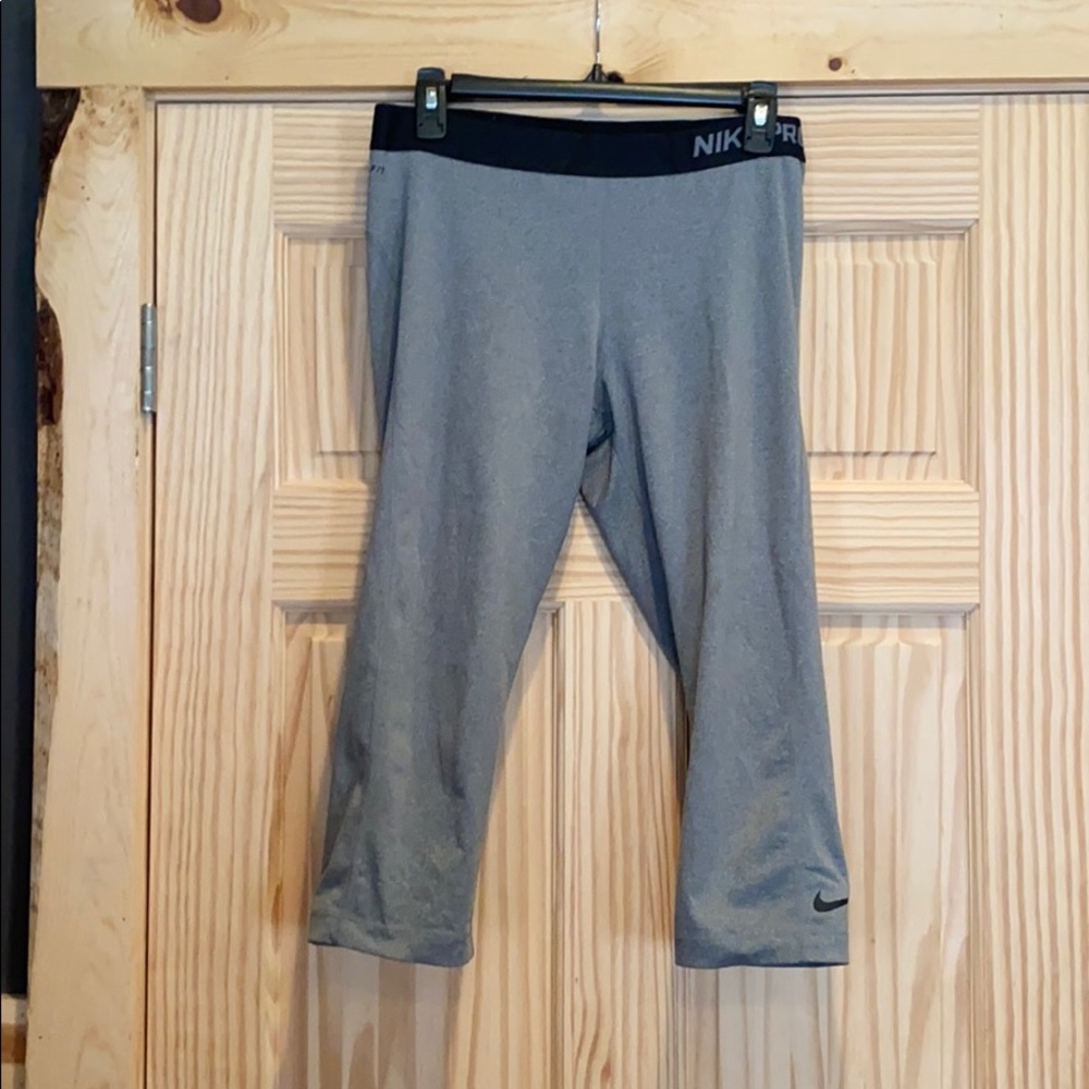 Nike Pro Capris